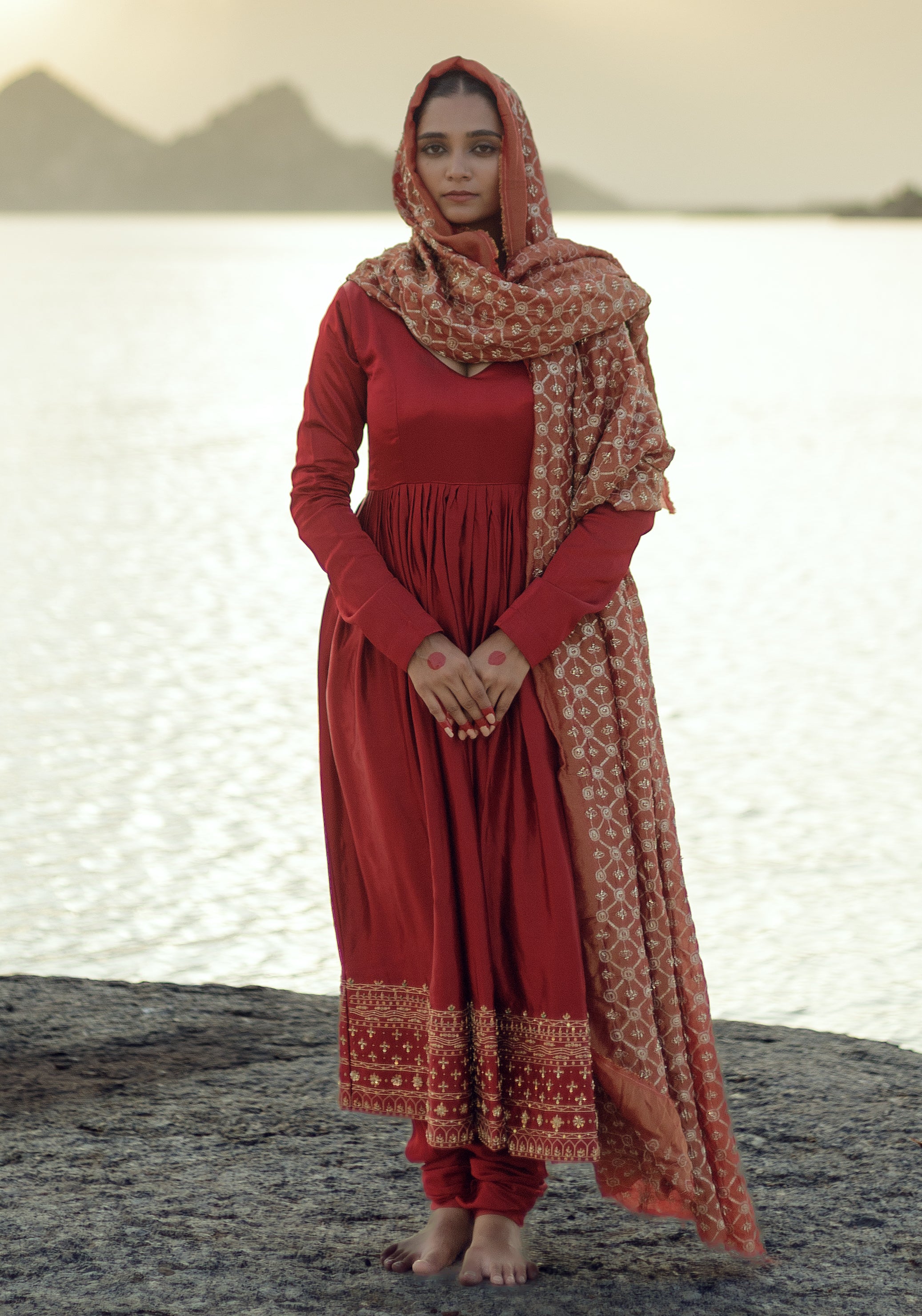 SINDOORI SWARN ANARKALI SET.